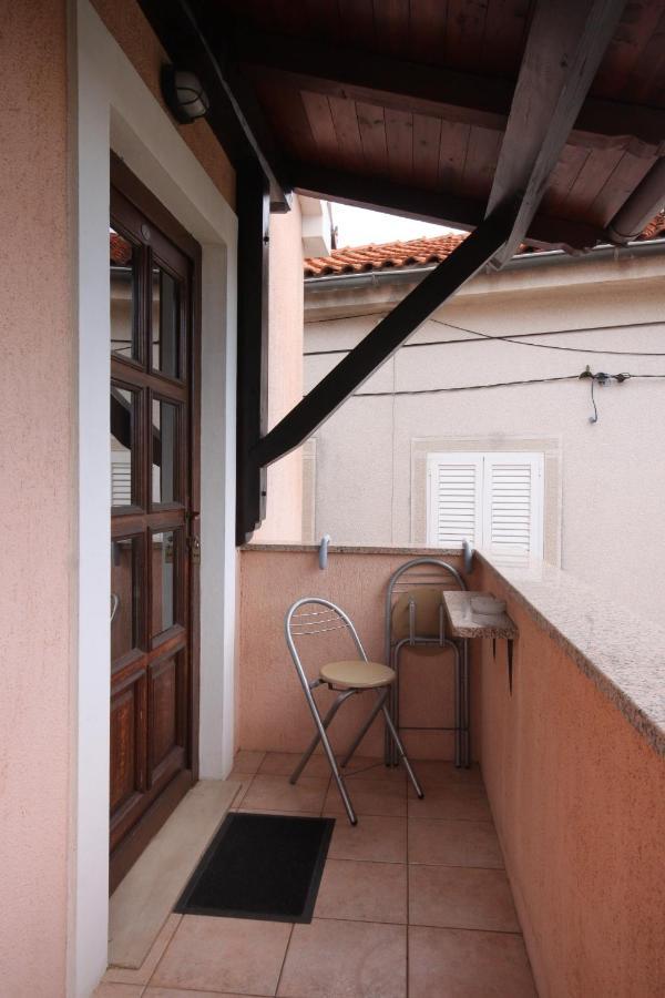 Studio Kraj 7794B Luaran gambar